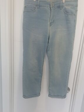 Light Wash Women’s Jeans - Classic Casual Fit